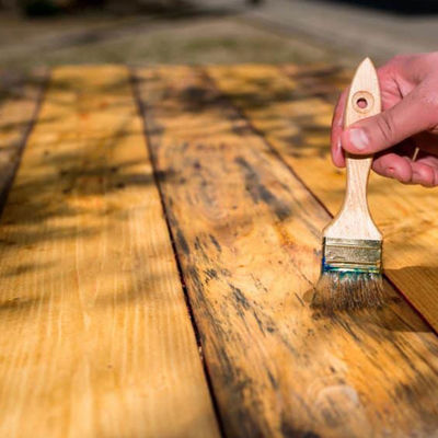 ระบบเคลือบที่ใช้น้ํากัน UV ดี มีอายุการใช้งาน 12 เดือน ออกแบบมาสําหรับชั้นป้องกันและผิวที่ทนทาน